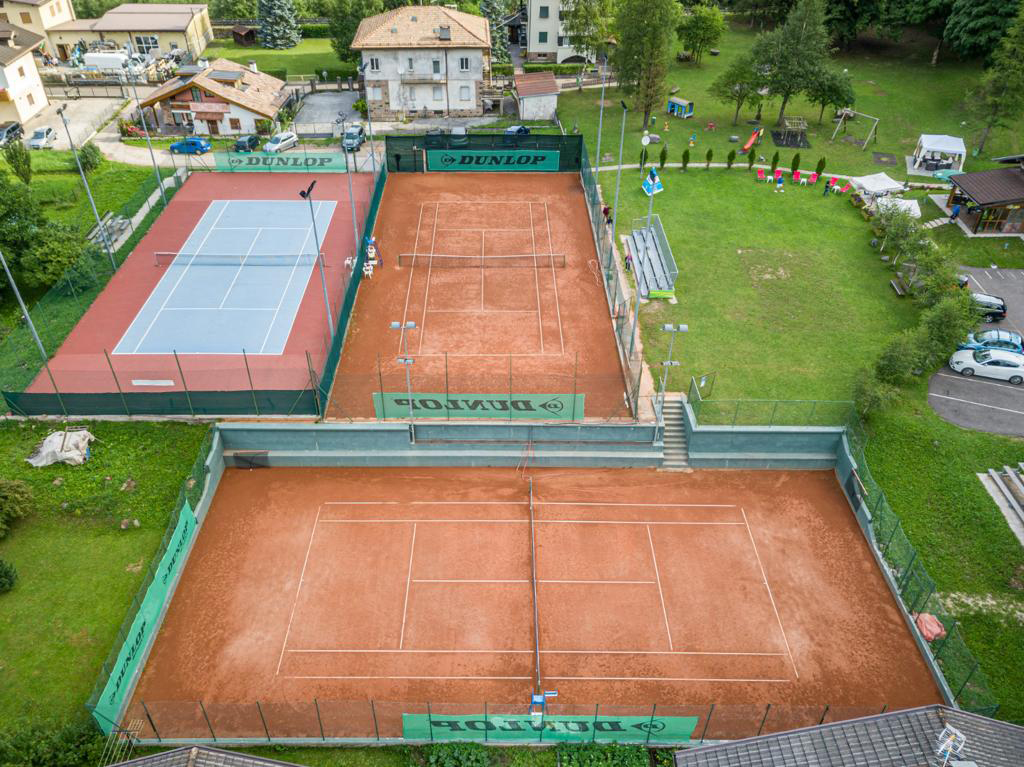 I campi outdoor del Circolo Tennis Predazzo, in Val di Fiemme